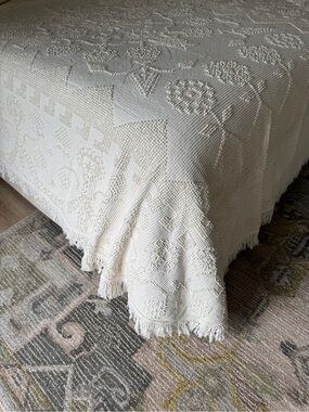 Chenille bedspread with fringe TWIN ivory cream